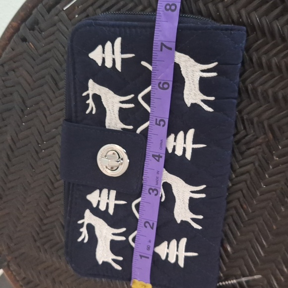 ❄️🆕Vera Bradley Turnlock RFID Wallet “Merry Mischief Snow Day❄️Navy Blue - Picture 13 of 13